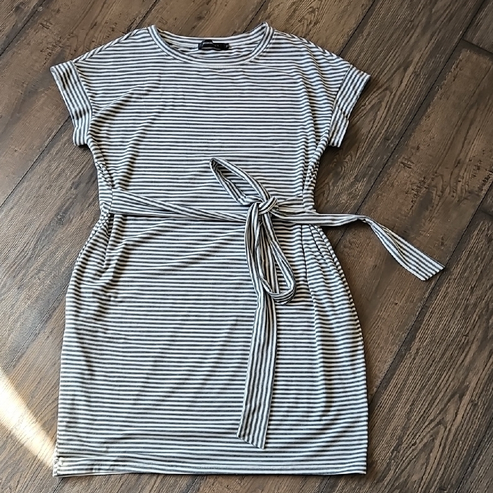 Gray and White Raglan Sleeve Mini Sheath Dress